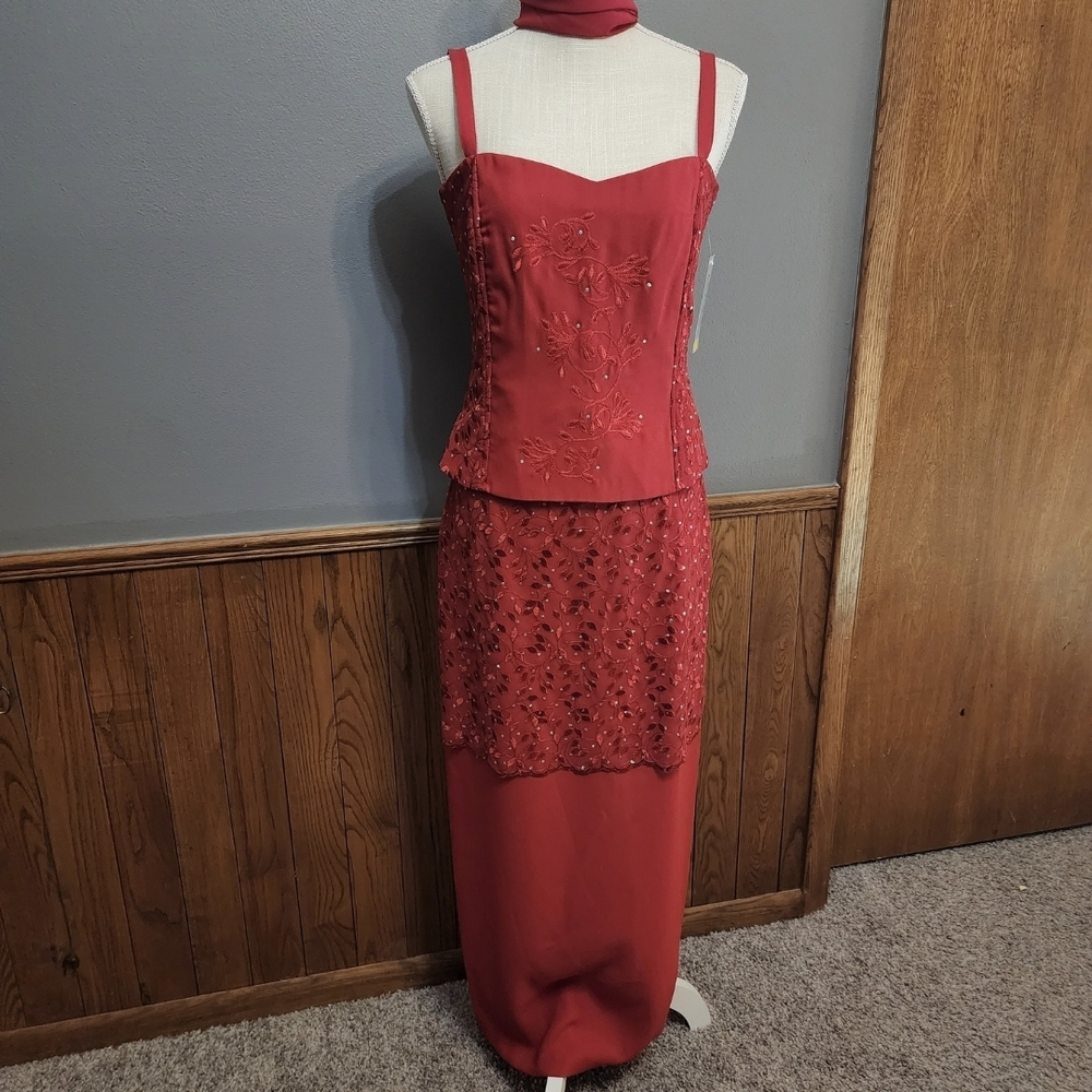 Elegant Red Asymmetrical Dress with Floral Embroidery